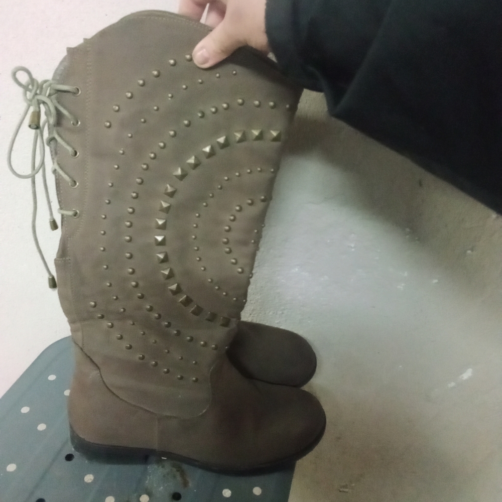 Brown boots